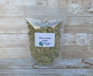 zheltushnik-seryj-trava